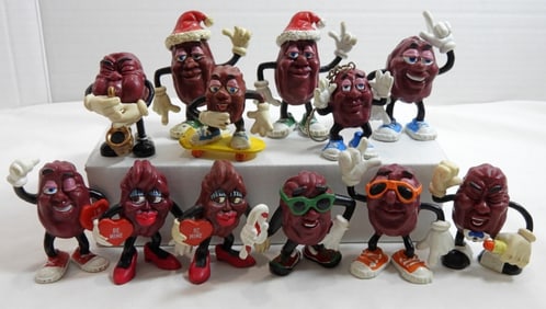 (12) CALIFORNIA RAISIN FIGURINES