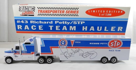 #43 RICHARD PETTY AUTO RACE TEAM HAULER LE