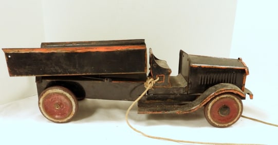 21" PRESSED METAL VINTAGE DUMP TRUCK