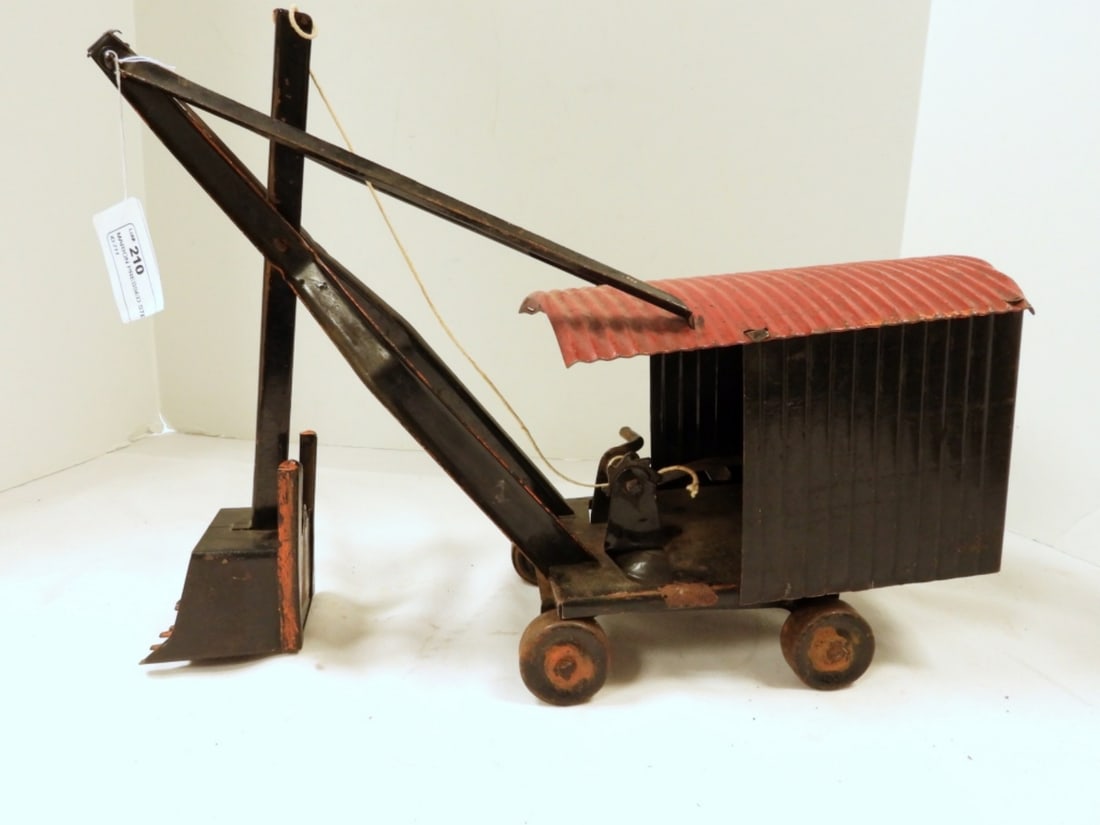 MARION PRESSED STEEL STEAM SHOVEL: CRANE with SCOOP BUCKET - WORKING CONDITION