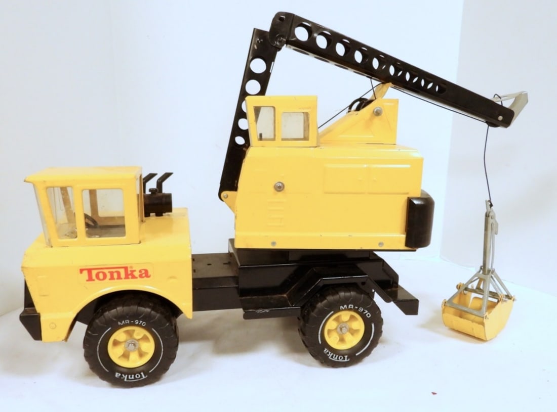 TONKA MR-970 CRANE PRESSED STEEL: NEEDS STRINGS FIXED TO MAKE IT WORK (TANGLED) - NICE CONDITION