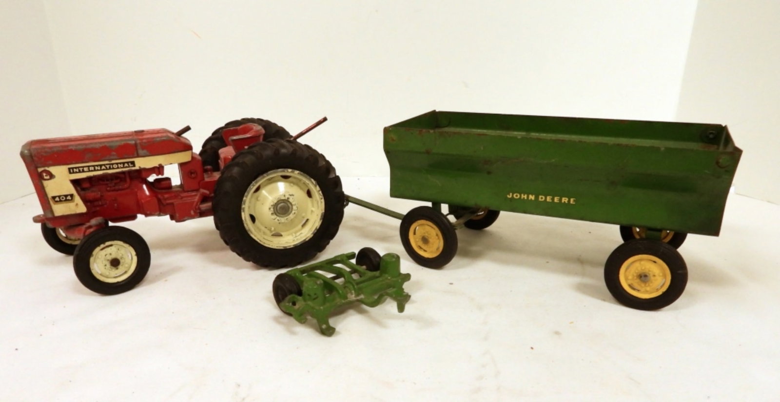 INTERNATIONAL 404 TRACTOR & JOHN DEERE: WAGON & SMALL IMPLEMENT (TRACTOR MISSING STEERING WHEEL & SHOWS WEAR)