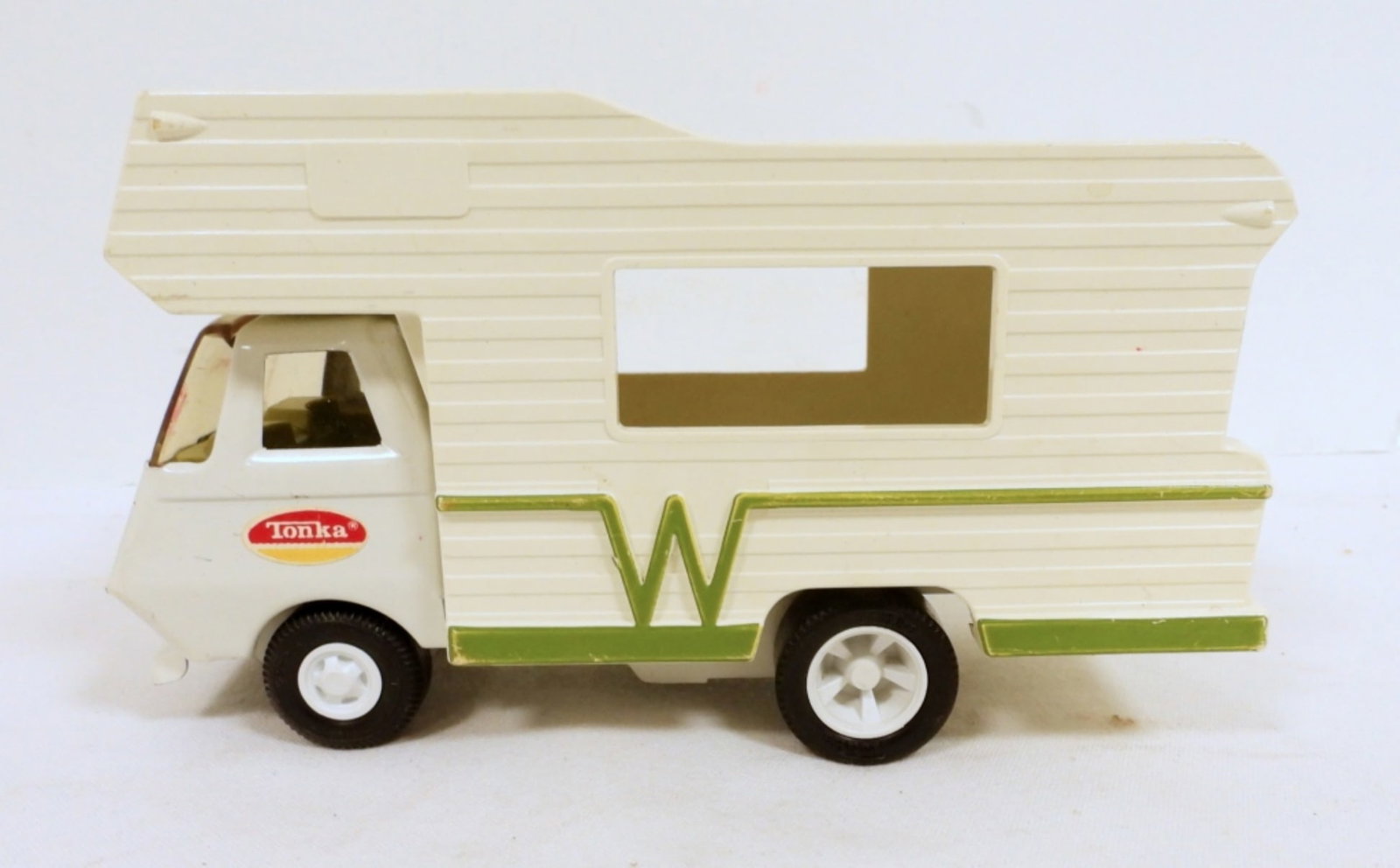 TONKA WINNEBAGO VINTAGE CAMPER: 6" LONG - NICE CONDITION