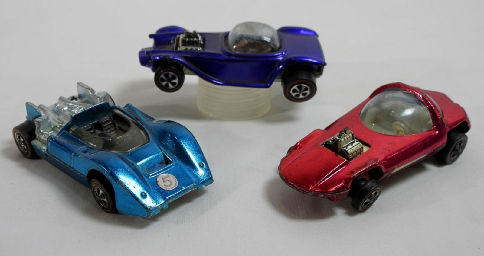 (3) VARIETY REDLINE HOTWHEELS CARS: (3) VARIETY REDLINE HOTWHEELS CARS, 1967 PINK SILHOUETTE, 1968 BEATNIK BANDIT, 1968 MCLAREN, ALL IN USED CONDITION