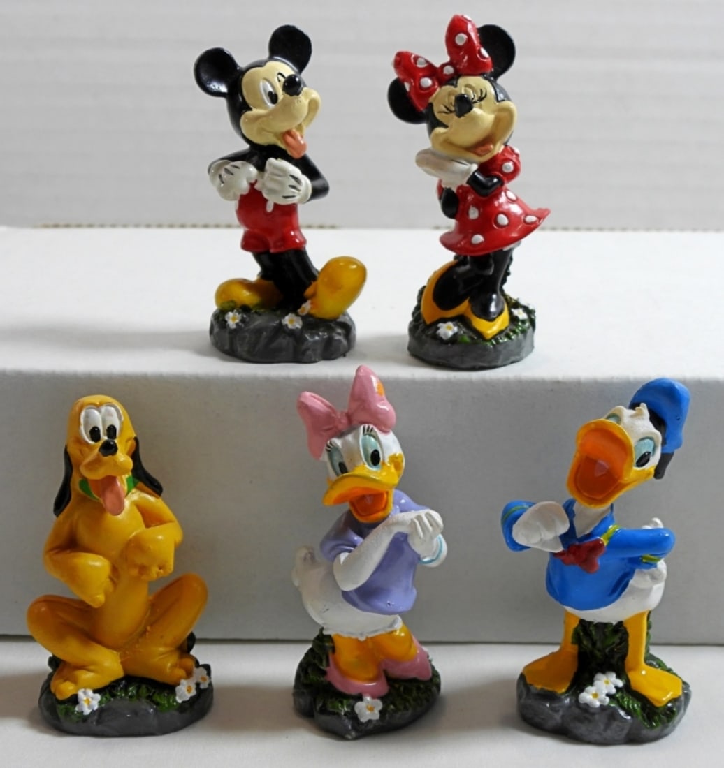 (5) MICKEY MOUSE FIGURINES: (5) MICKEY MOUSE FIGURINES- DONALD, DAISY, MICKEY, MINNIE, AND PLUTO