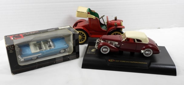 (3) VINTAGE MODEL CARS