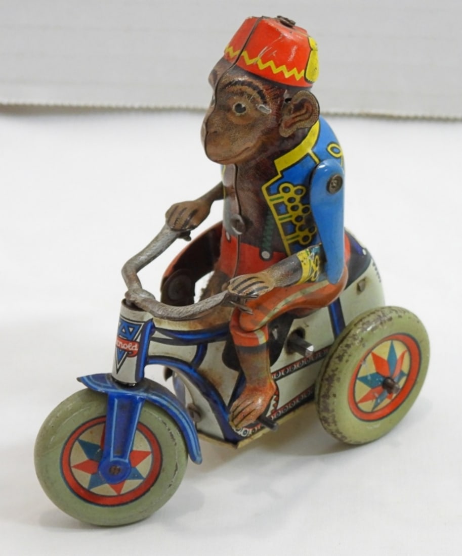 VINTAGE TIN MONKEY ON BIKE TOY: VINTAGE TIN MONKEY ON BIKE TOY, MISSING THE WIND-UP