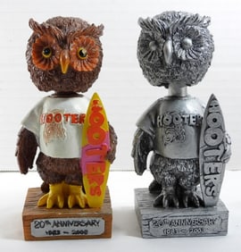 2 HOOTERS OWL BOBBLE HEAD 20 ANNV