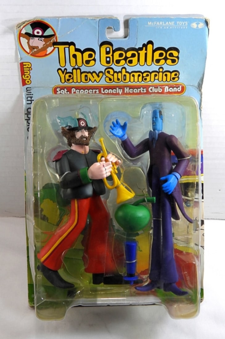 00' THE BEATLES YELLOW SUBMARINE RINGO W/ APPLE BO: STILL IN THE BOX, BOX DOES HAVE NORMAL WEAR FROM THE YEARS, FROM MCFARLANE TOYS, FROM SGT PEPPERS LONELY HEARTS CLUB BAND