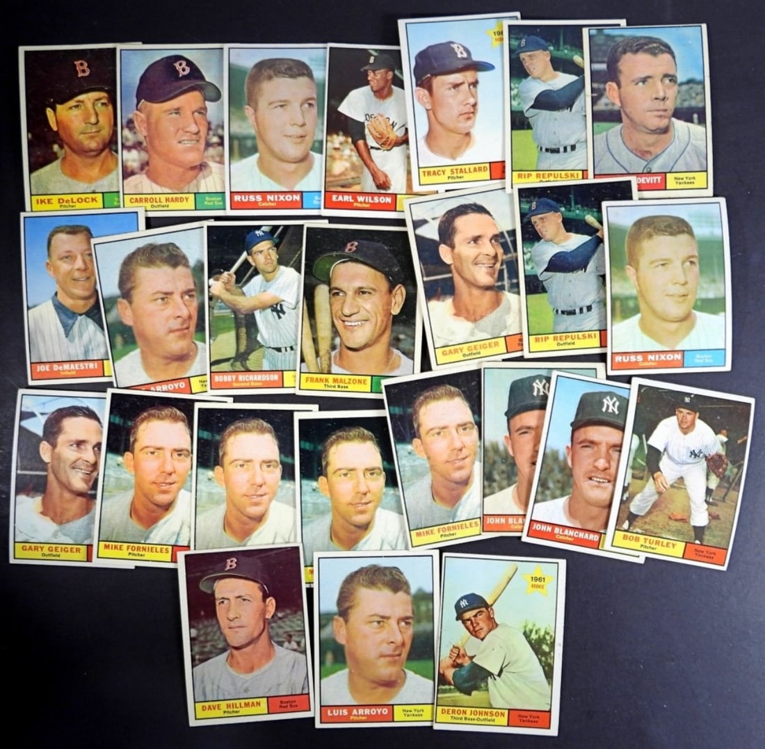 1961 TOPPS BASEBALL CARDS  (25) (1 of 2)