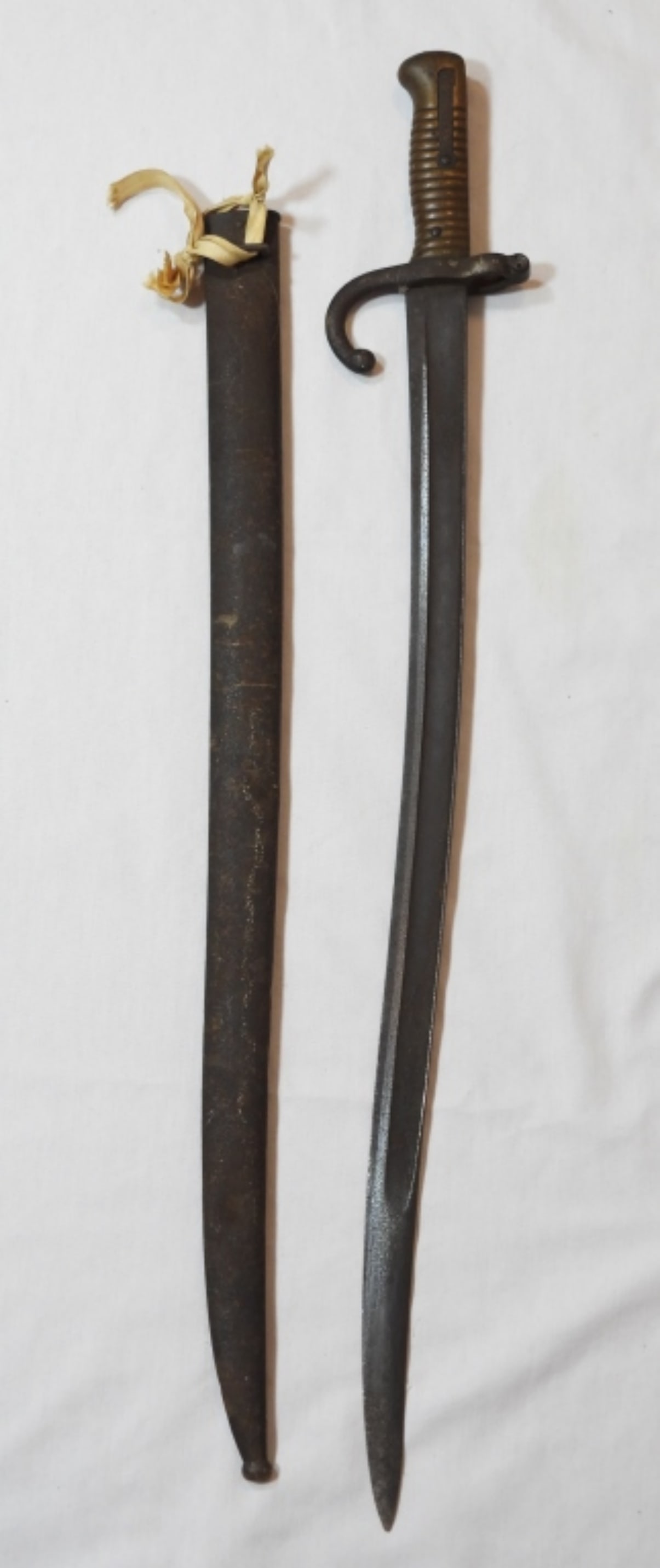 BAYONET WAR SWORD: VINTAGE BAYONET WAR SWORD, IN ORIGINAL COVER