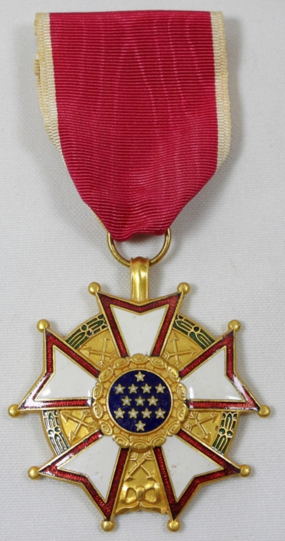 WWII LEGION OF MERIT MEDAL: CHIEF COMMANDER MEDAL