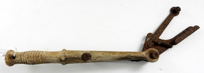 ANTIQUE CLAY PIGEON LAUNCHER