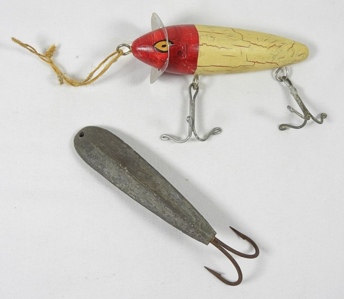 (2) VINTAGE FISHING LURE - WOODEN 5": METAL 5"