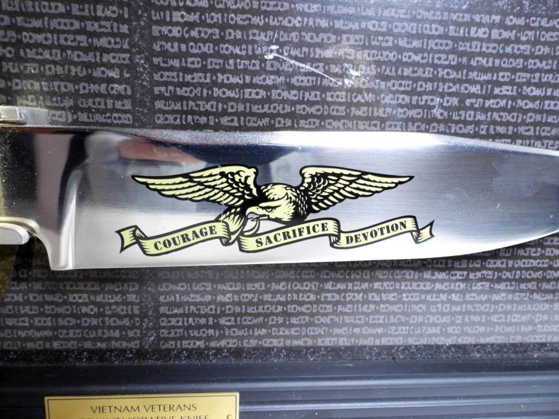 Vietnam Veterans Commemorative Knife: Franklin Mint Vietname Veterans Commemorative Knife with plaque