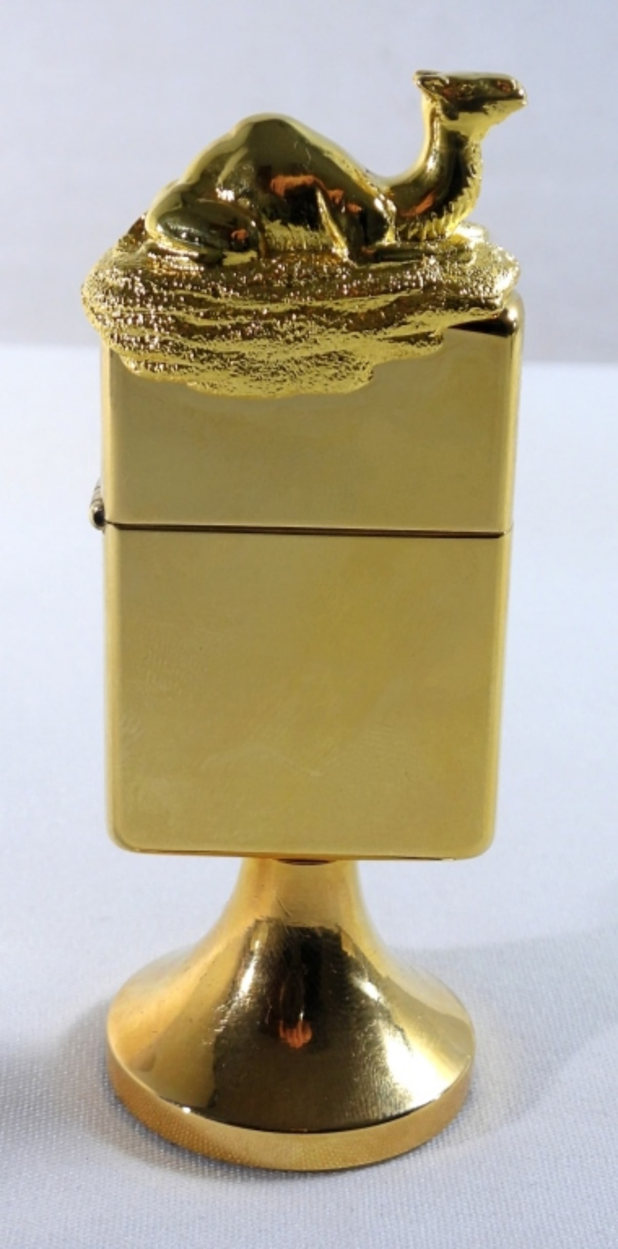 UNFRIED ZIPPO TABLE LIGHTER SNOOZING CAMEL (1 of 4)
