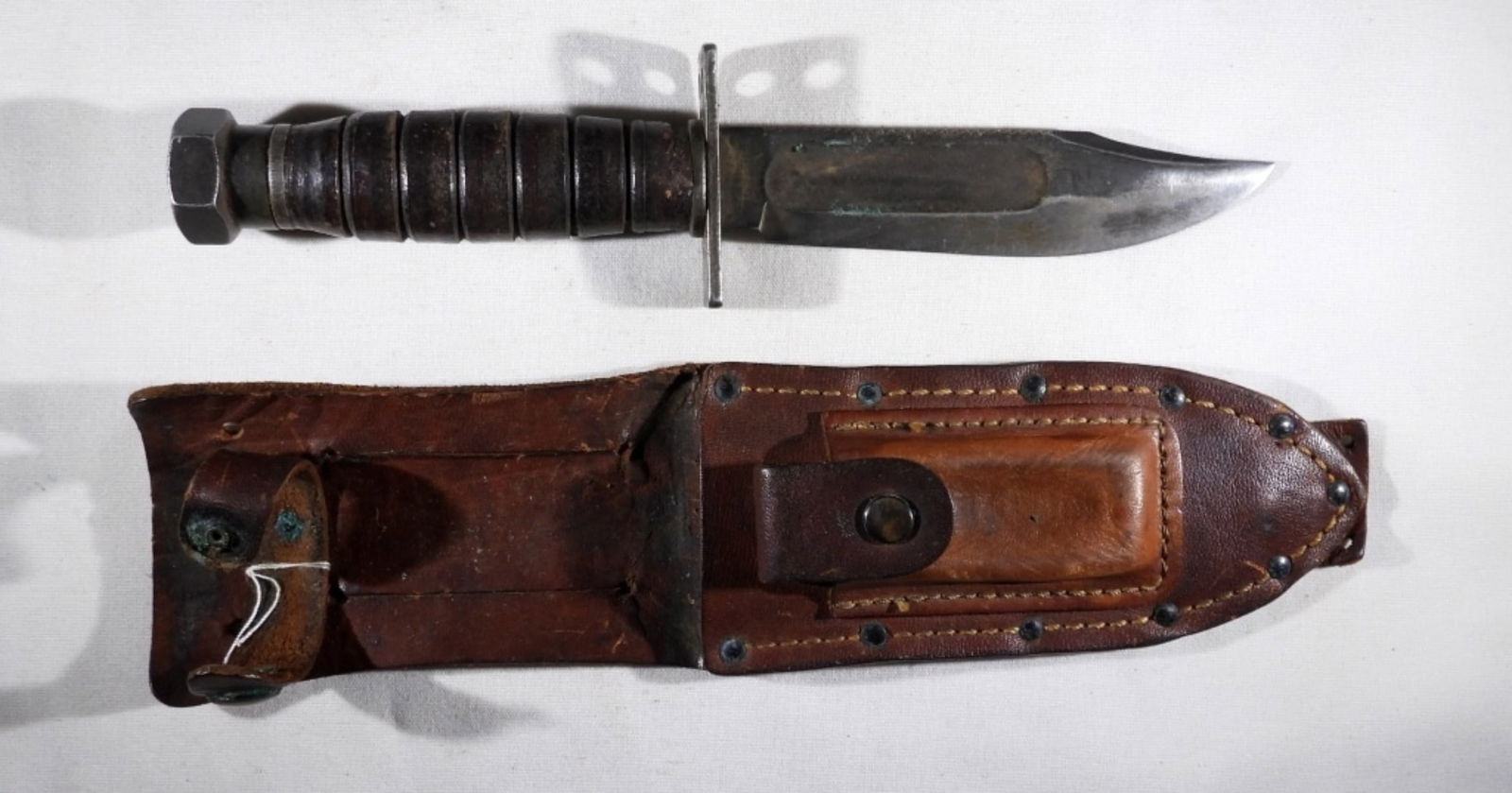 CAMILLUS FIGHTING KNIFE w/SHEATH (1 of 3)