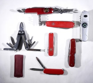 (7) MULTI-TOOL / SWISS ARMY STYLE KNIVES