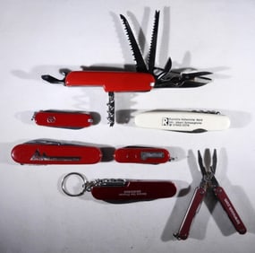 (7) MULTI-TOOL / SWISS ARMY STYLE KNIVES