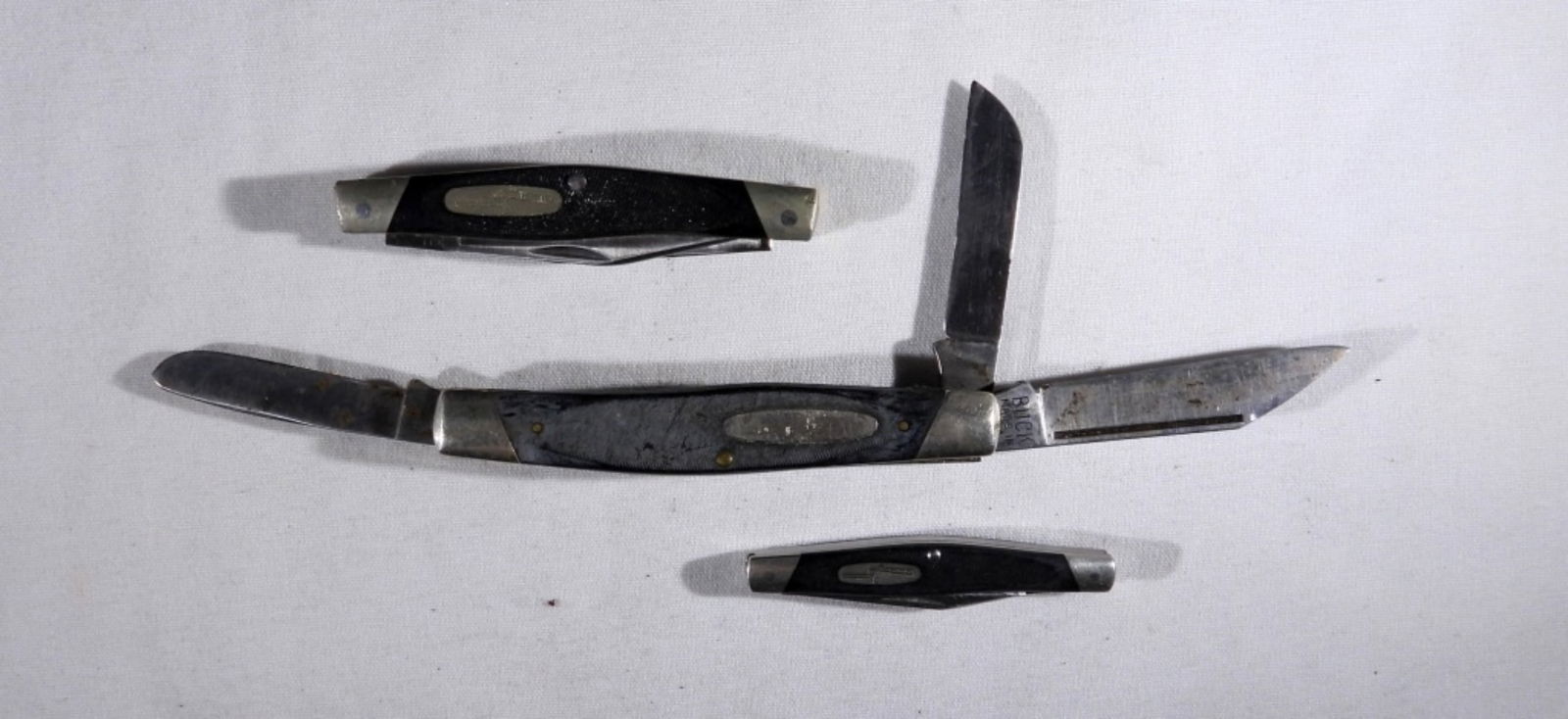 (3) BUCK POCKET KNIVES - 303, 305 & (1 of 2)