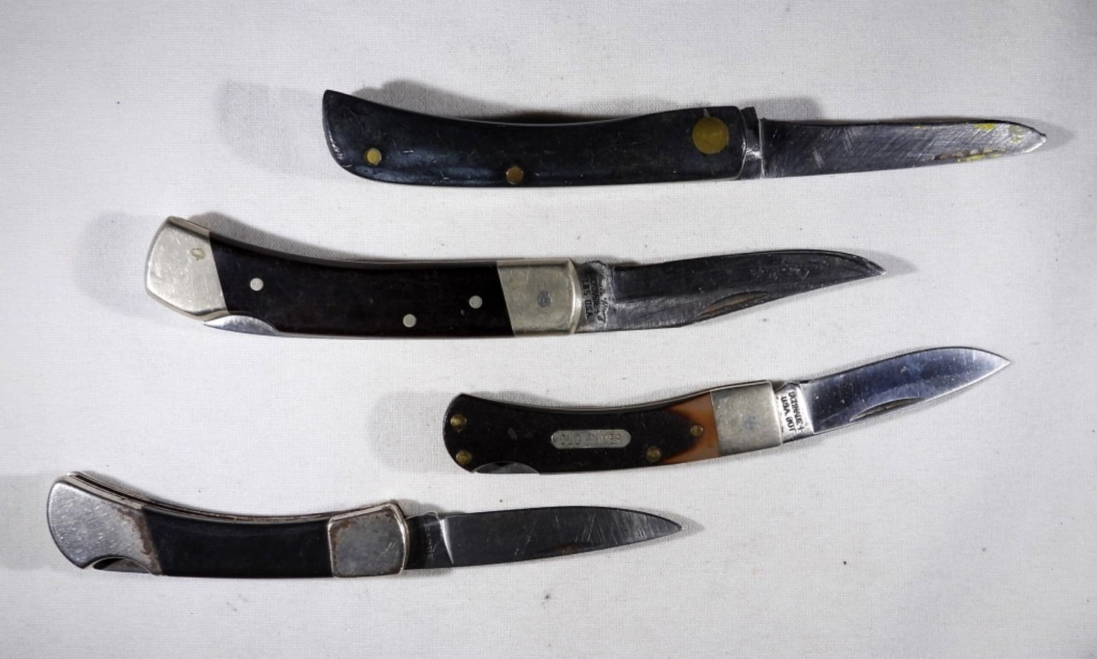 (4) SINGLE BLADE LOCKBACK KNIVES (1 of 2)