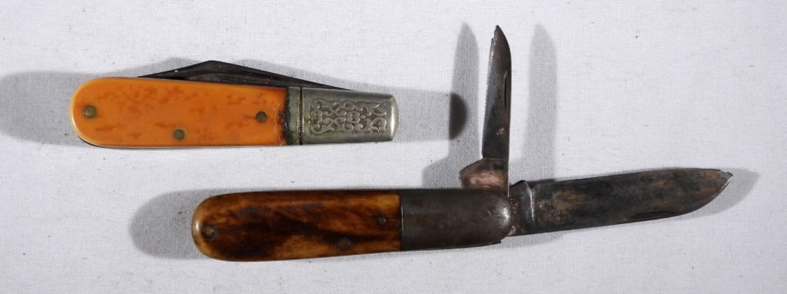 (2) ANTIQUE BONE BARLOW KNIFE LOT: (1) SCHRADE (1) KUTMASTER - USED