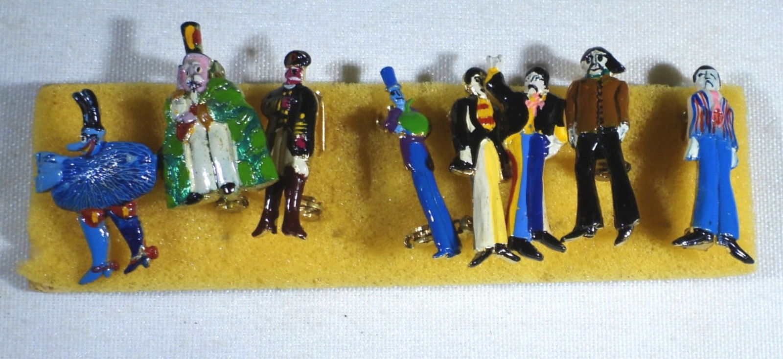YELLOW SUBMARINE FULL SET BEATLES PINS (1 of 2)