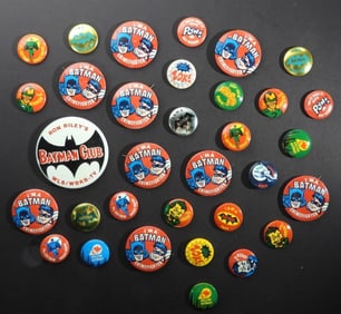 (33) VINTAGE BATMAN & ROBIN PINS