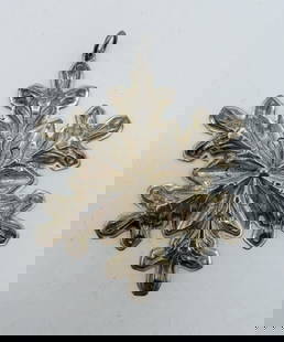GORHAM STERLING XMAS 1973 ORNAMENT: GORHAM STERLING 1973 CHRISTMAS SNOWFLAKE ORNAMENT. 3.5". (15.4 DWT)