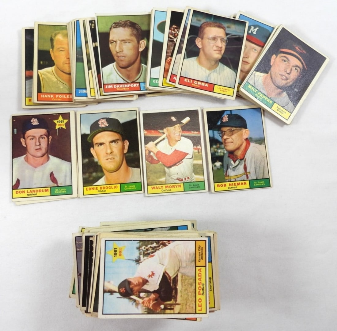 (195) 1961 TOPPS BASEBALL CARDS (1 of 2)