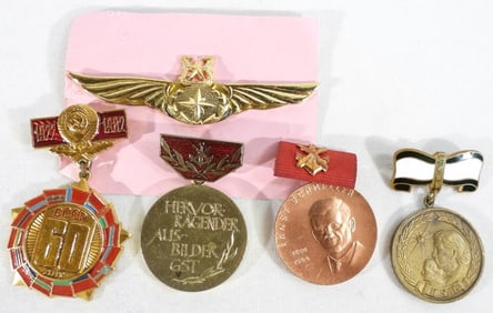 (5) FOREIGN PINS - MEDALIA LOT