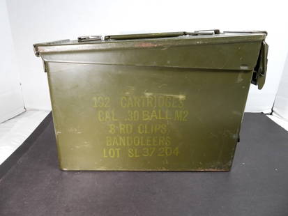 VINTAGE UNITED 192 CAL AMMO BOX: VINTAGE UNITED 192 CARTRIDGES, CAL .30 BALL M2, 8 RD CLIPS, BADOLEERS, LOT SL 37 204, EMPTY