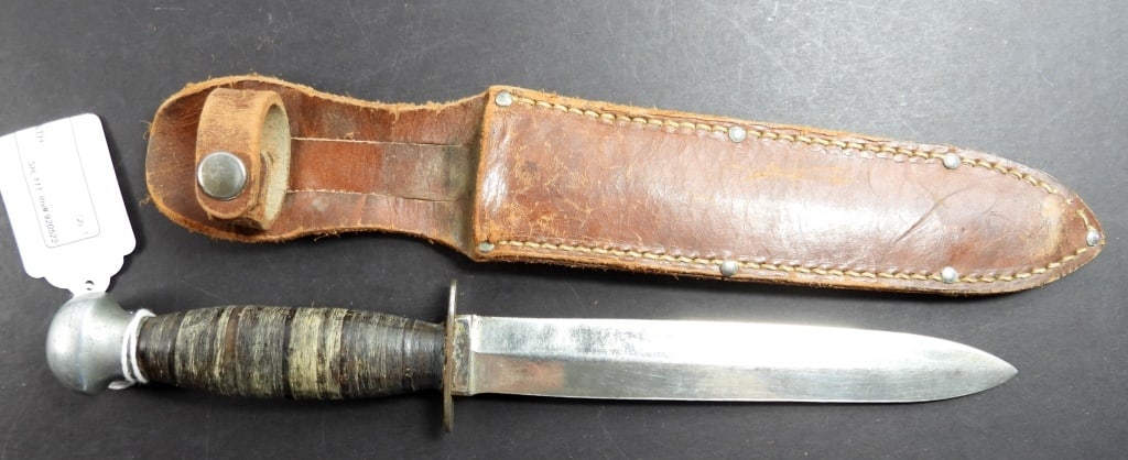 WW2 KNIFE WITH SHEATH (1 of 3)