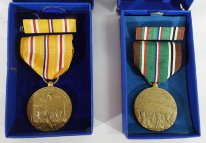 2 WW2 MILITARY MEDALS IN BOXES