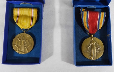 2 WW2 MILITARY MEDALS IN BOXES