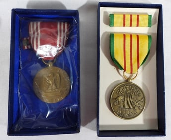 2 WW2 MILITARY MEDALS IN BOXES