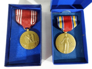 2 WW2 MILITARY MEDALS IN BOXES