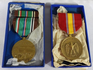 2 WW2 MILITARY MEDALS IN BOXES