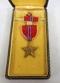 WW2 BRONZE STAR IN BOX