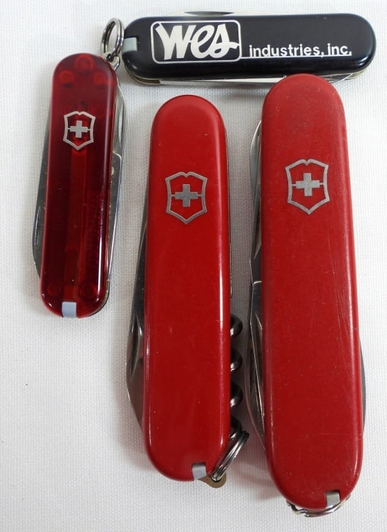 (4) SWISS ARMY KNIVES (1 of 3)
