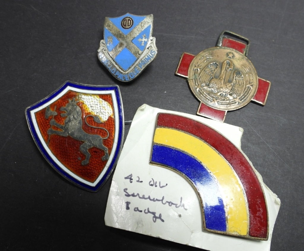 (4) VTG ENAMEL PINS / MEDALS: RAINBOW, LION & MORE