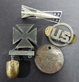 U.S. AIR FORCE MISSILE PIN, VICTORY COIN
