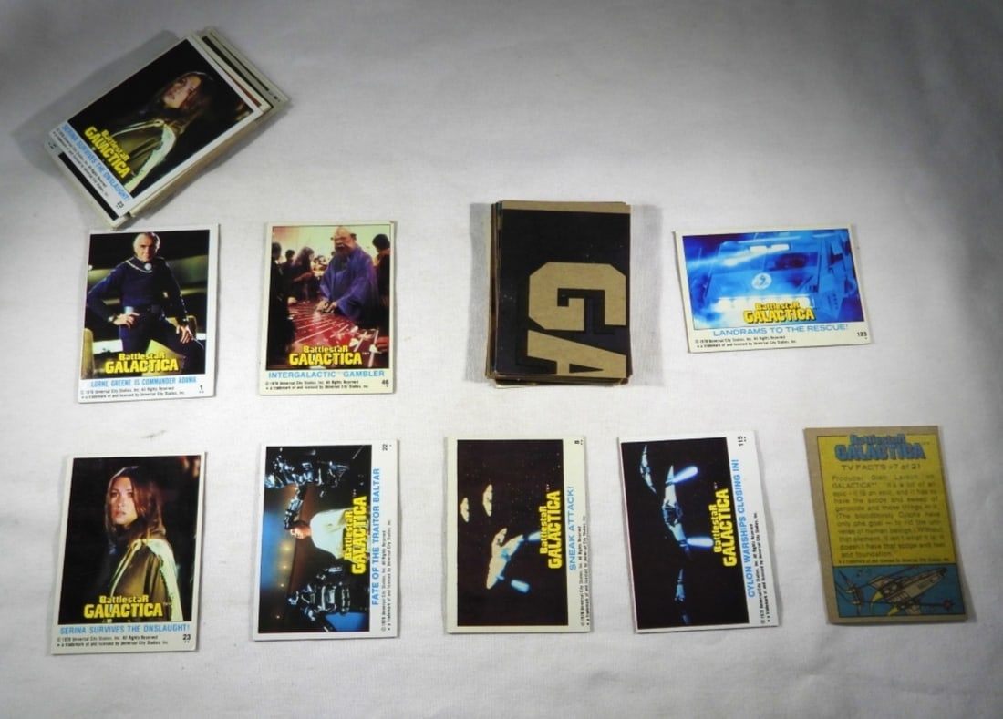 (42) BATTLESTAR GALACTICA CARD LOT (1 of 4)
