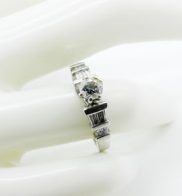 PLATINUM DIAMOND ENGAGEMENT RING