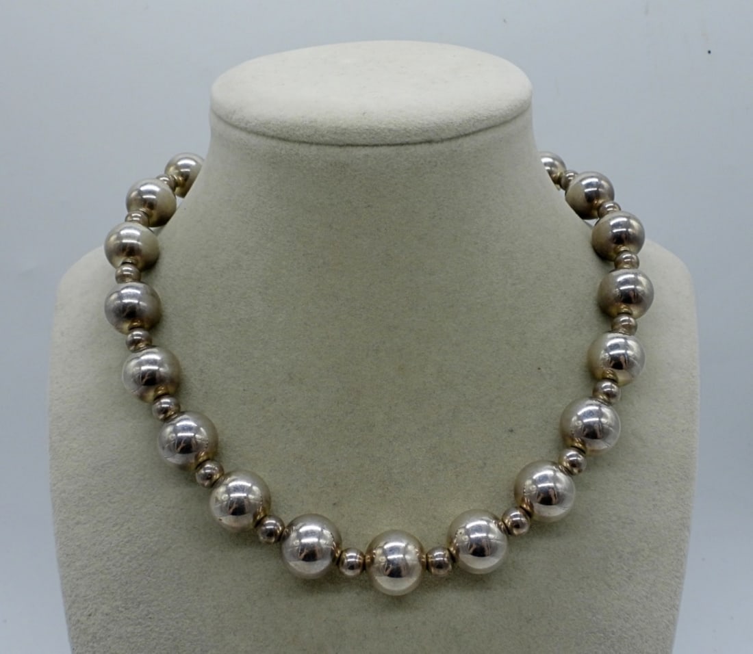STERLING BALL BEADED VINTAGE NECKLACE: VINTAGE STERLING BALL BEADED NECKLACE, 28". (44 DWT)