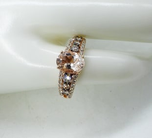 14KRG MORGANITE DIAMOND RING
