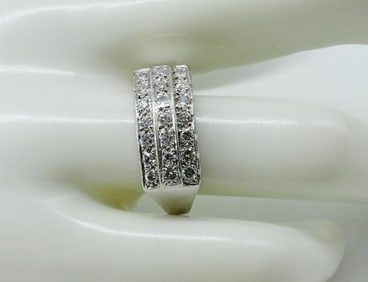 PLATINUM DIAMOND BAND / RING