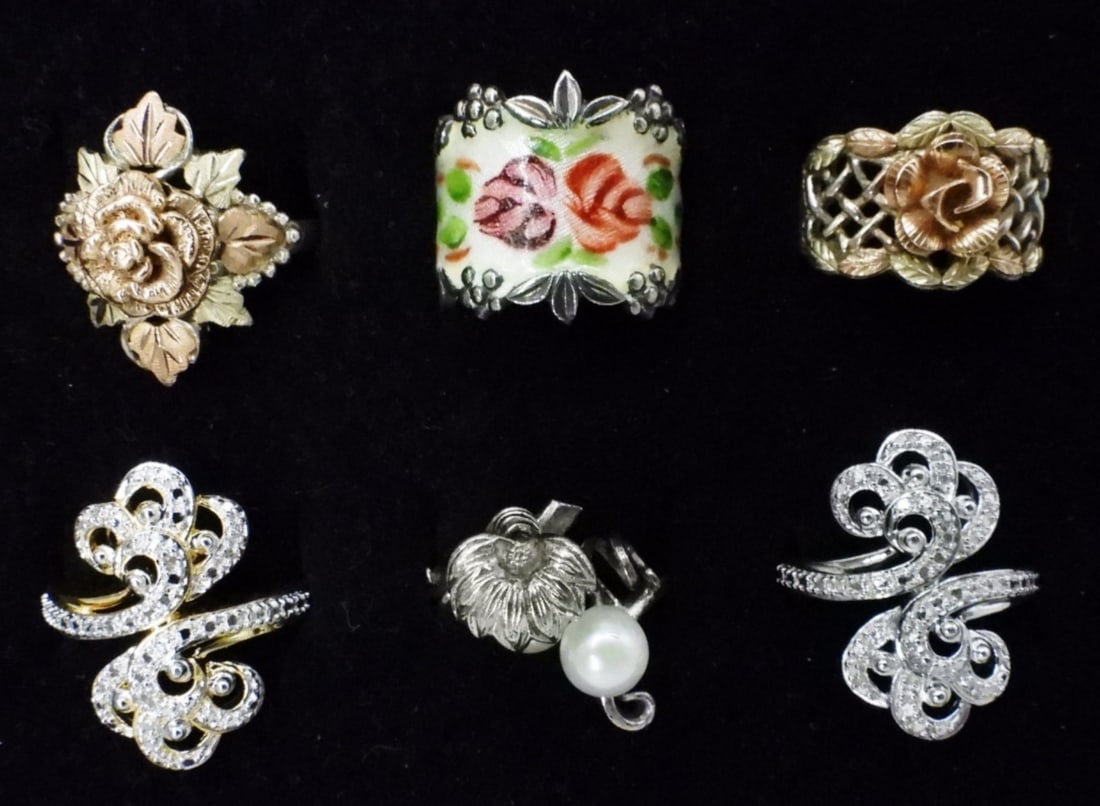 (6) STERLING FASHION RINGS: SIX STERLING FASHION RINGS, SIZES 5-7 (22 DWT)