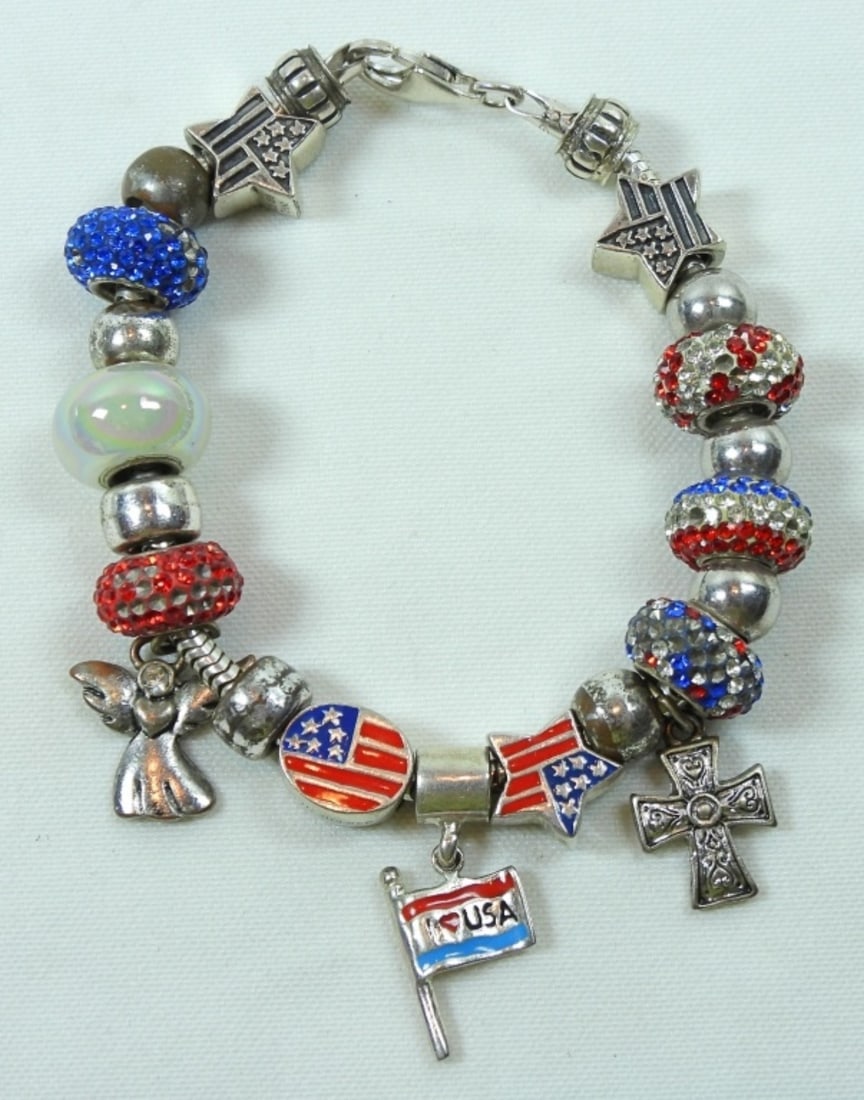 USA CHARM BRACELET, STERLING: 7.5'' STERLING USA BRACELET, 3 CHARMS (21.5 DWT)