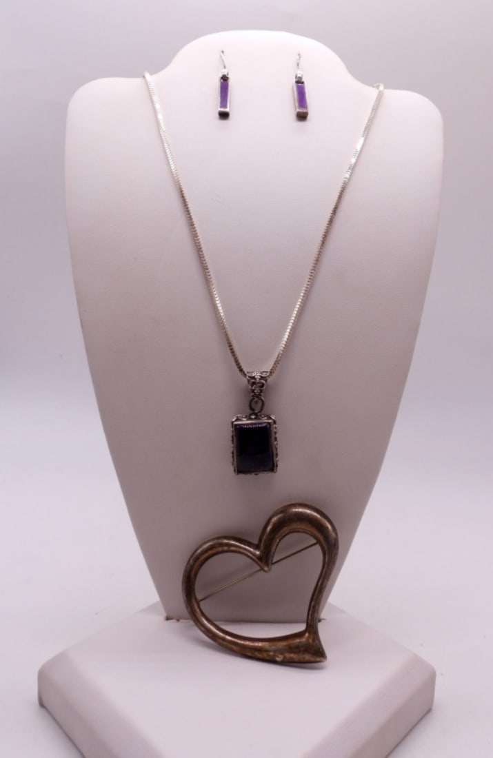 CHUNKY 925 AMETHYST NECKLACE & MORE: AMETHYST NECKLACE, 18". VTG HEART SHAPED BROOCH, 2" AND PIERCED PURPLE EARRINGS. (14.2 DWT)